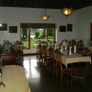 hotel dar-es-salam dining room